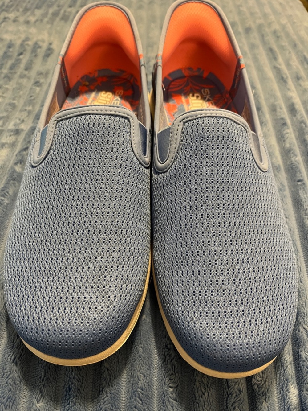 Women’s Skechers slip-ins periwinkle with pink lining